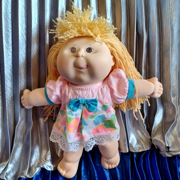 First edition Cabbage patch doll 1990 - Picture 11 of 16